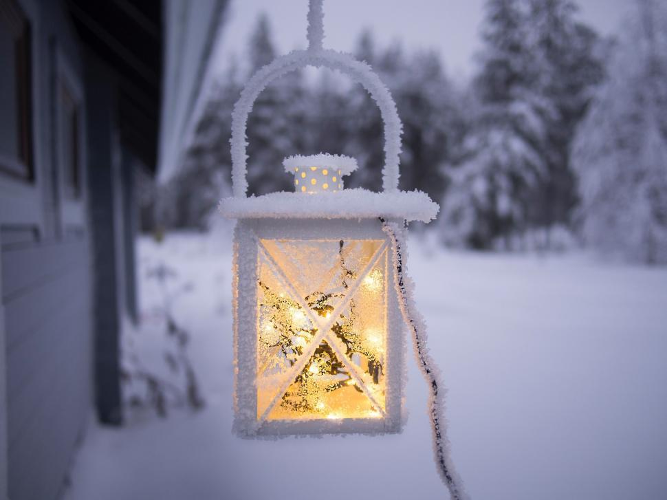 Free Image of Illuminated frosty lantern in snowy setting 