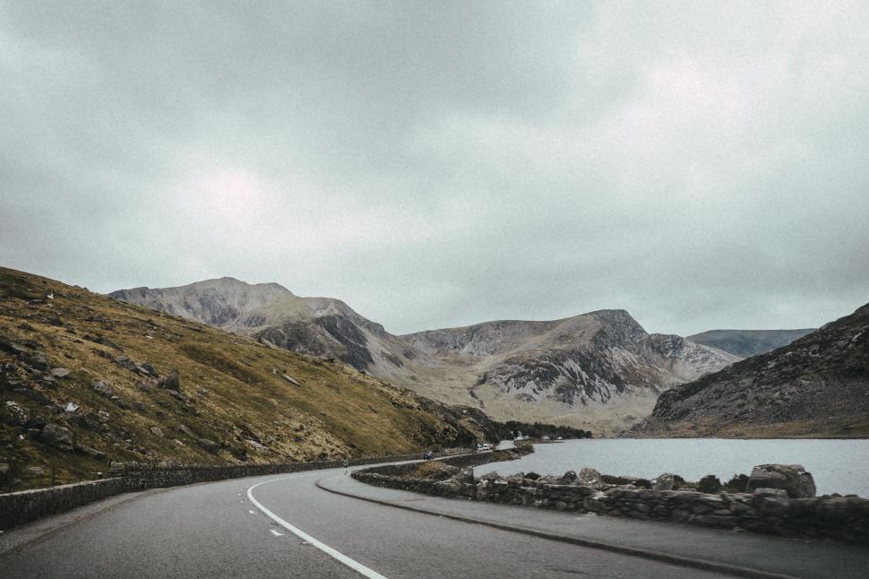 Free Image of Scenic mountain road with overcast sky 