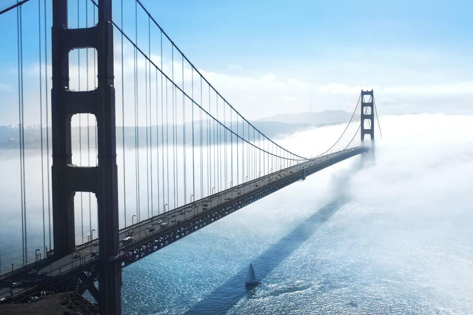 Free Image of Foggy Golden Gate Bridge in daylight 