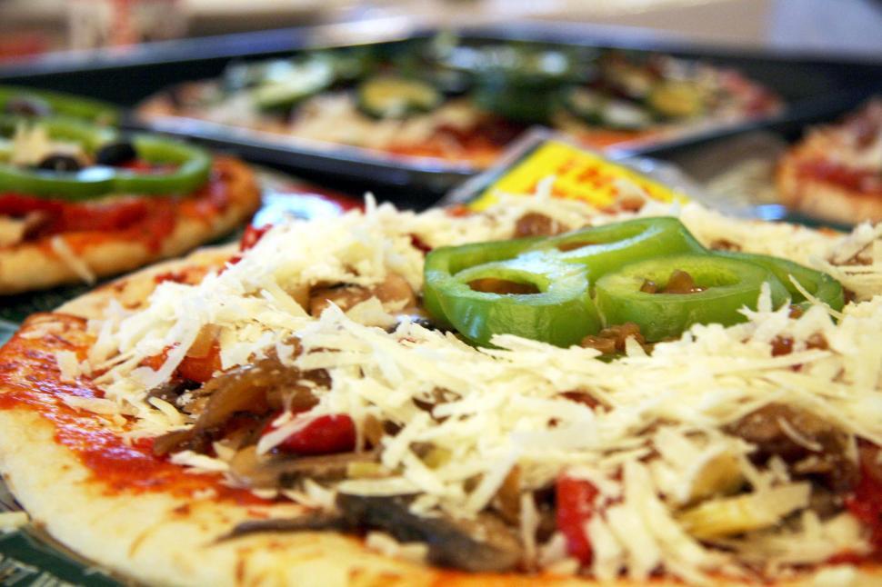 Free Image of Close Up of a Pizza With Cheese and Peppers 