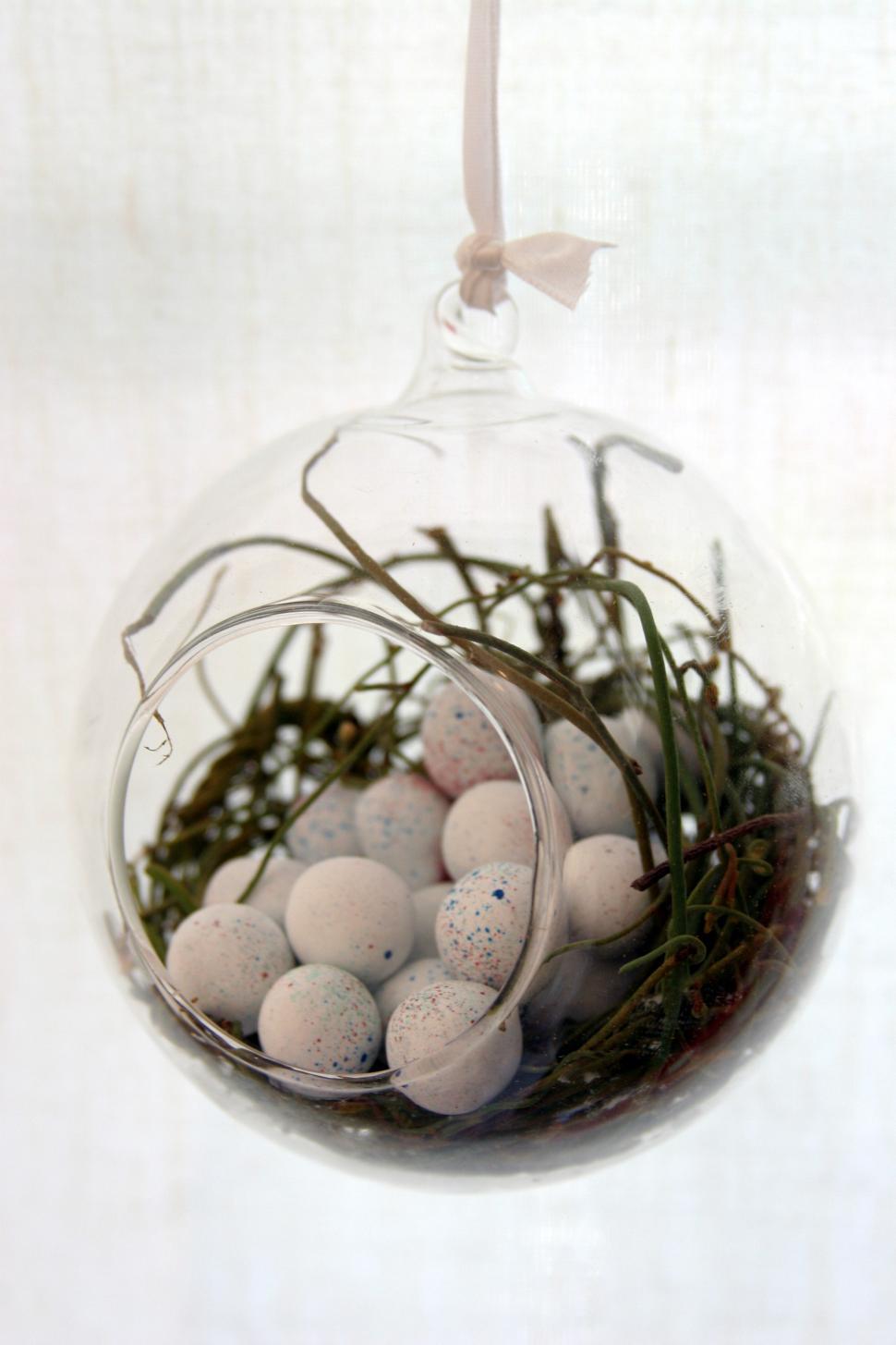 Free Image of Glass Easter Bubble 