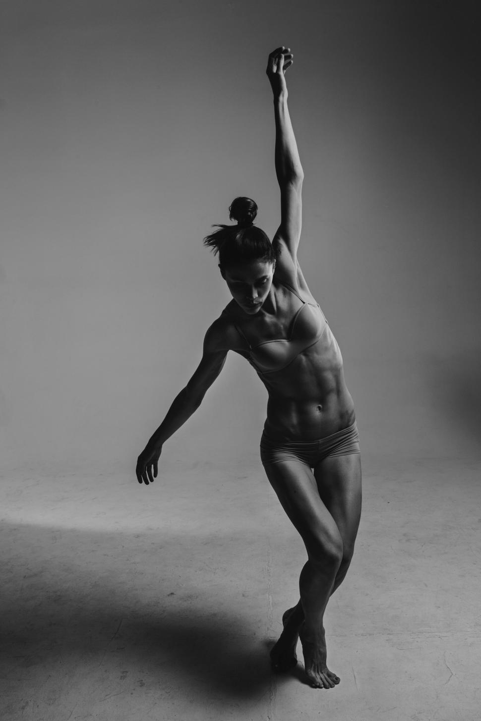 Free Image of Graceful black and white image of a dancer 