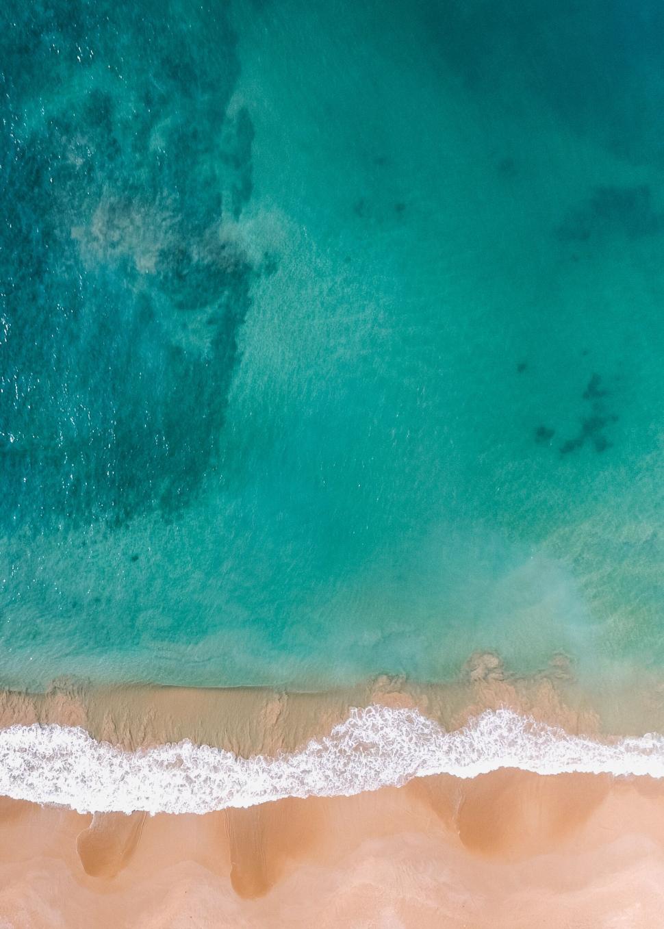 Free Image of Aerial view of beach and ocean waves 