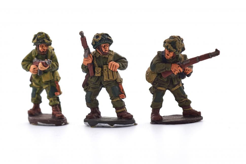 Free Image of Miniature soldier figurines in formation 