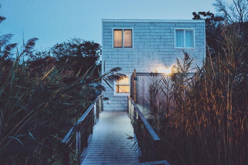 Free Image of Cozy beach house at twilight 