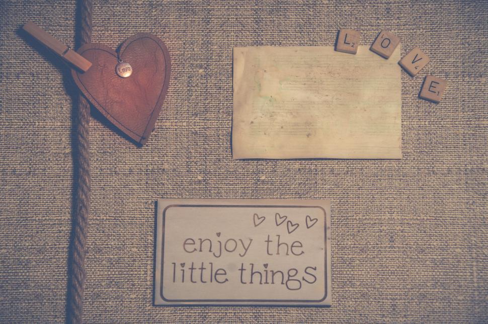 Free Image of Vintage-style love message and small decorations 