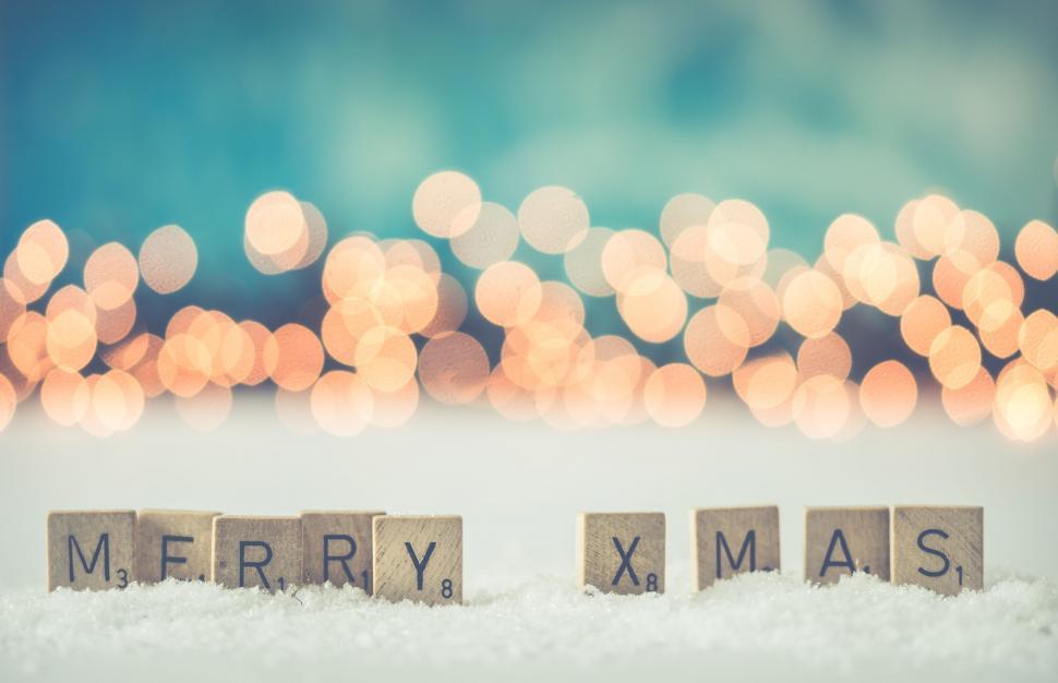 Free Image of Merry Xmas spelled in letter blocks on snow 
