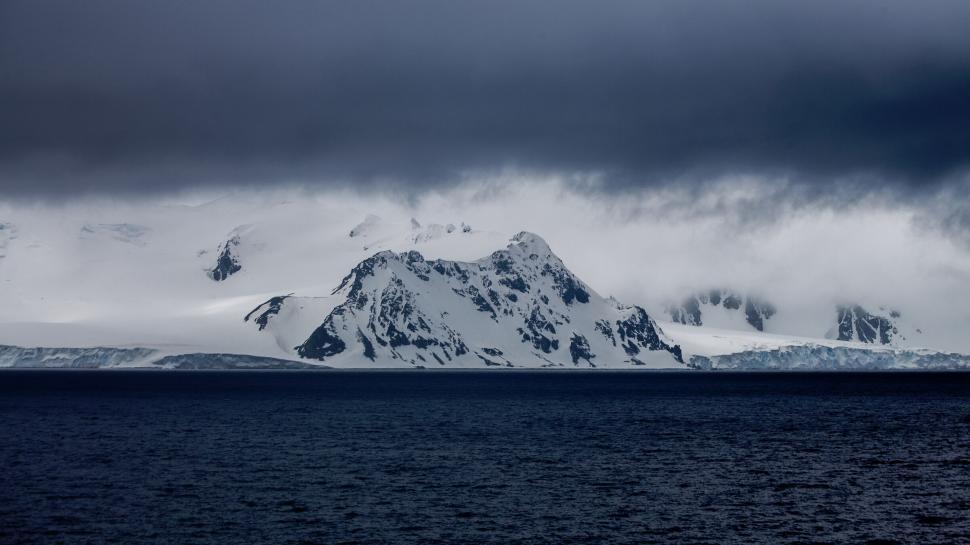 Free Image of Mountainous Antarctic landscape 