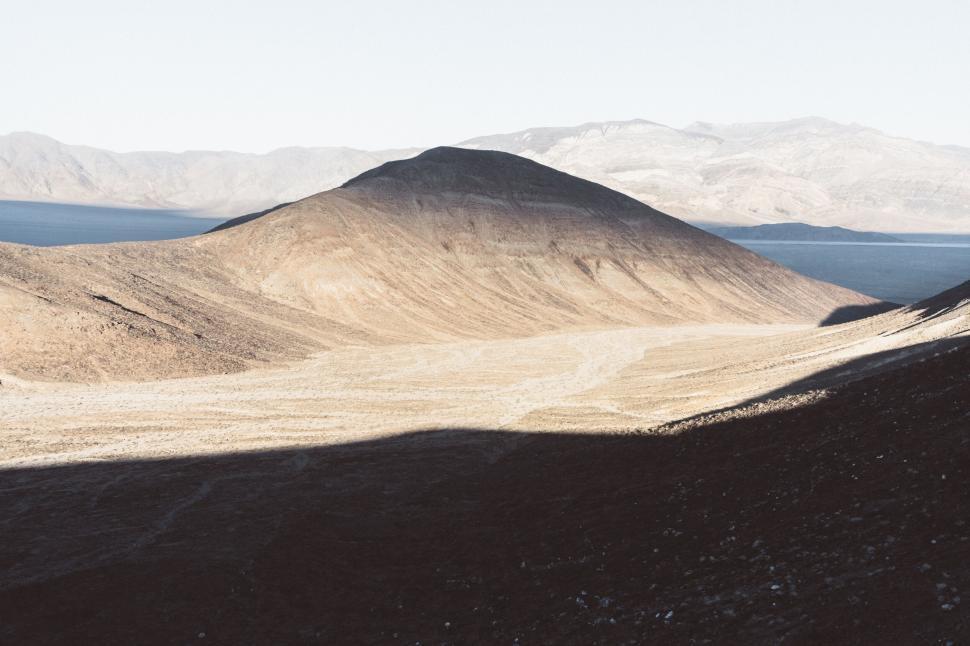 Free Image of Desolate desert mountain landscape 