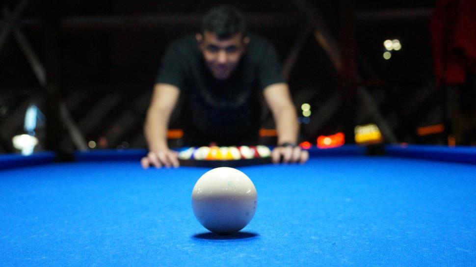 Free Image of Pool table with Cue ball in focus 