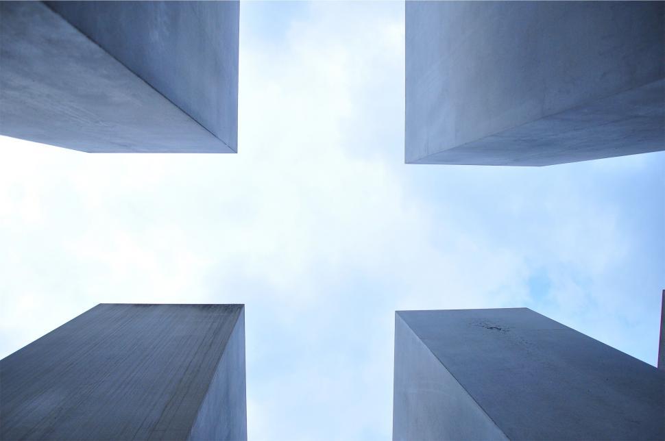 Free Image of View of sky between four concrete pillars 