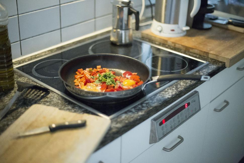 Free Image of Cooking vegetables in a frying pan 