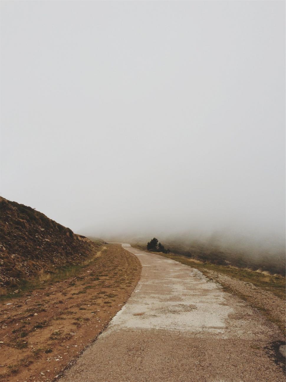 Free Image of Misty mountain road disappearing in fog 