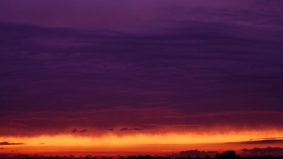 Free Image of Dramatic purple sunset sky 