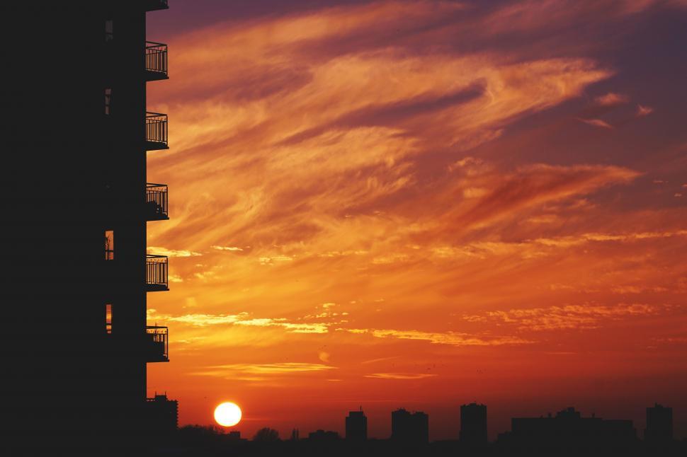 Free Image of Dramatic sunset silhouette of city buildings 