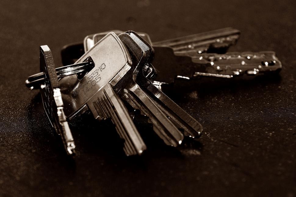 Free Image of Close-up of a bunch of keys on dark surface 