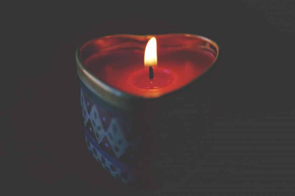 Free Image of Glowing candle in dark ambiance 