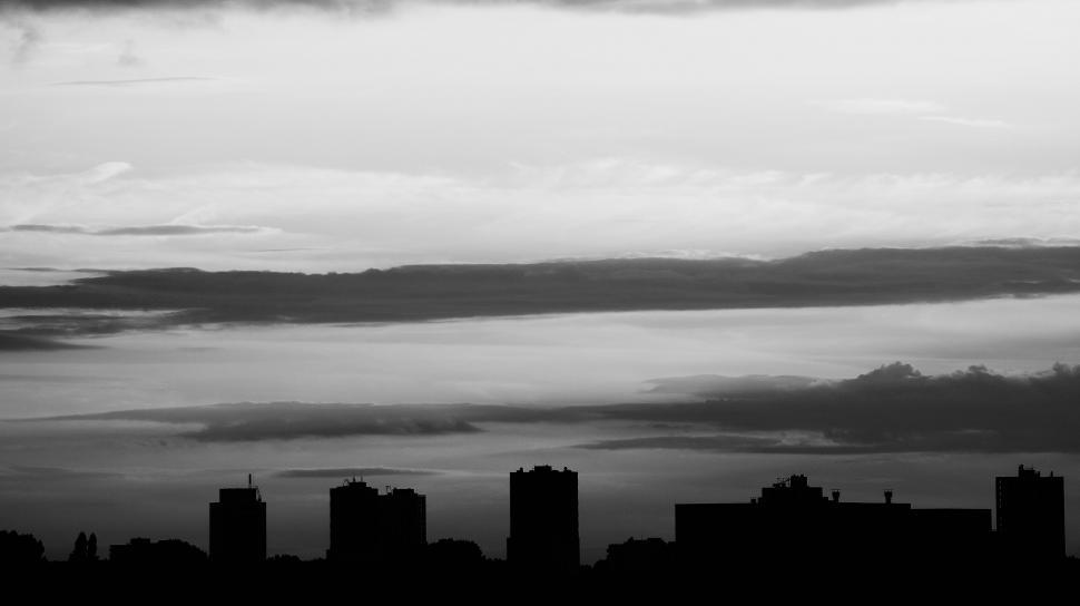 Free Image of Silhouette cityscape in grayscale 