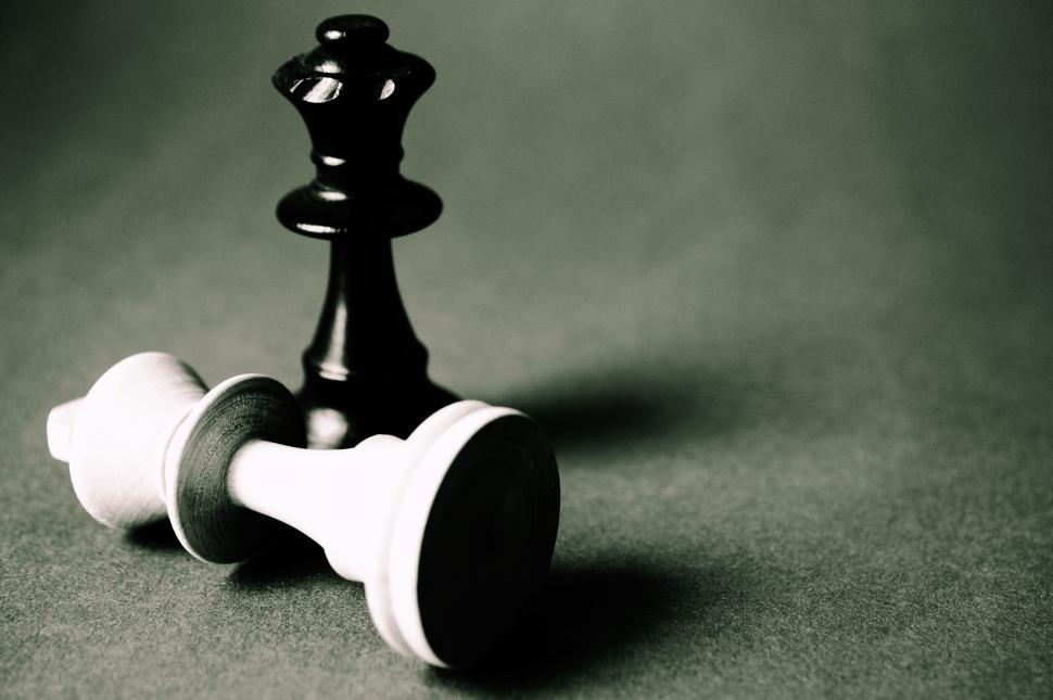 Free Image of Chess pieces depicted in a power struggle 