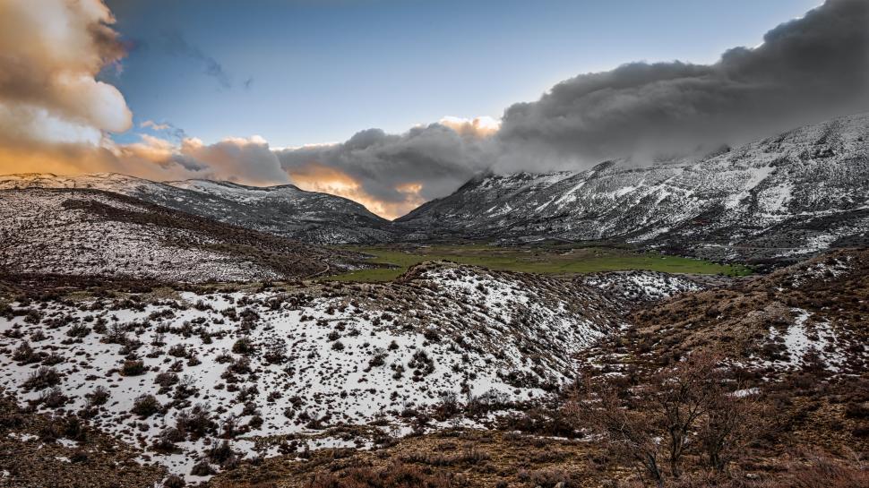 Free Image of Snowy mountain valley at dusk 