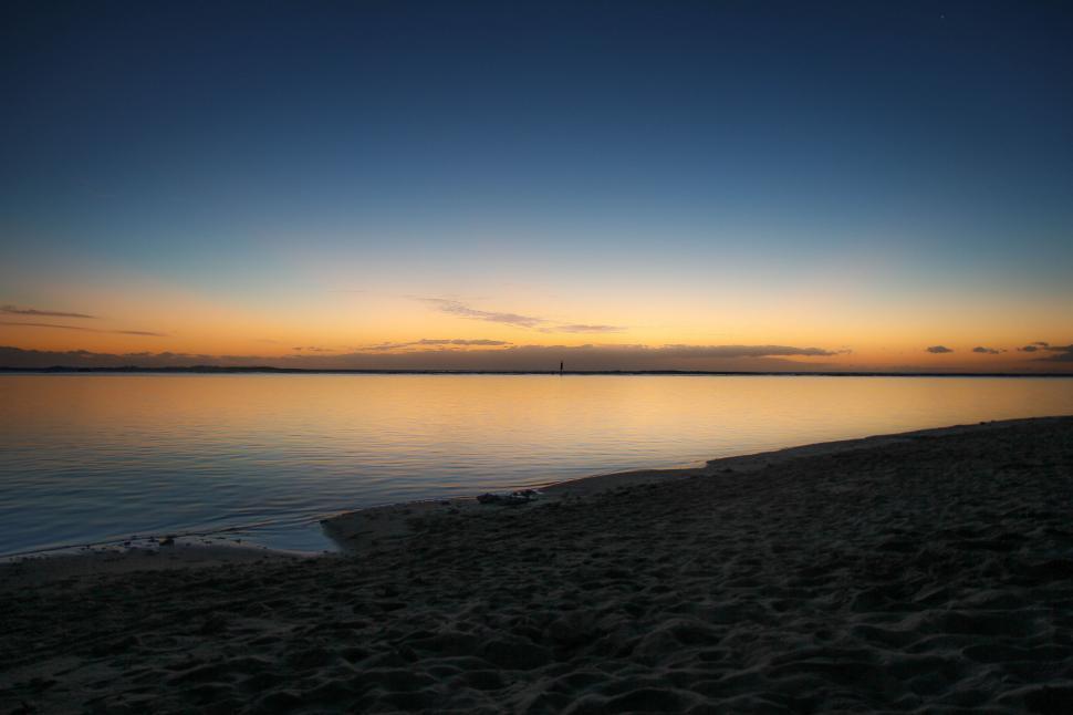 Free Image of Peaceful beach sunset with calm waters 