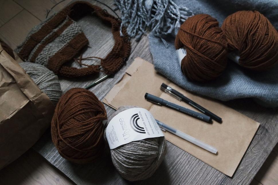Free Image of Knitting project with yarn and tools 