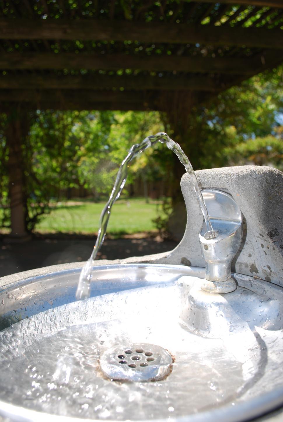 Free Image of Drinking Fountain 