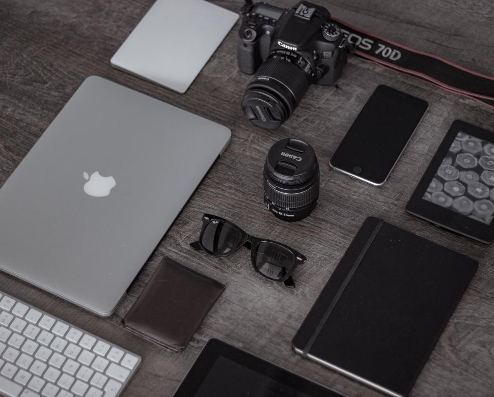 Free Image of Tech gadgets and photography equipment 