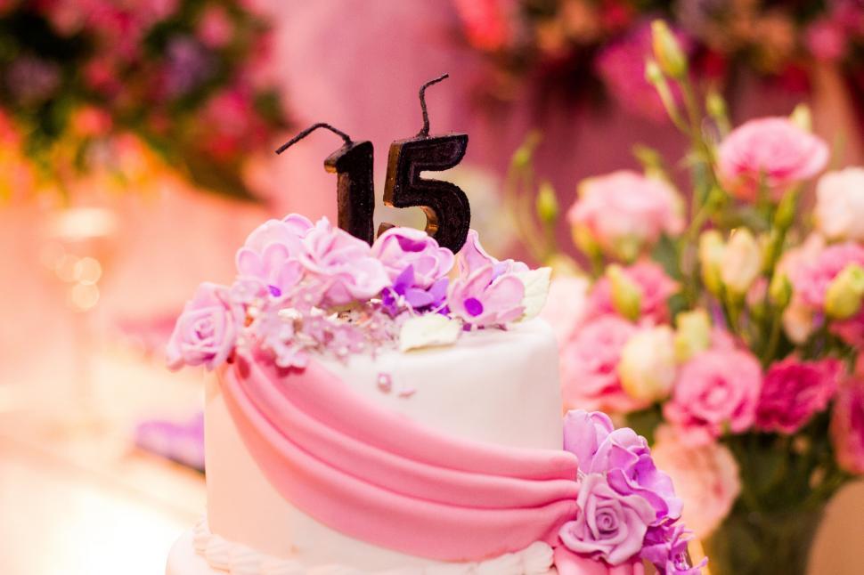 Free Image of Pink birthday cake with floral decoration 