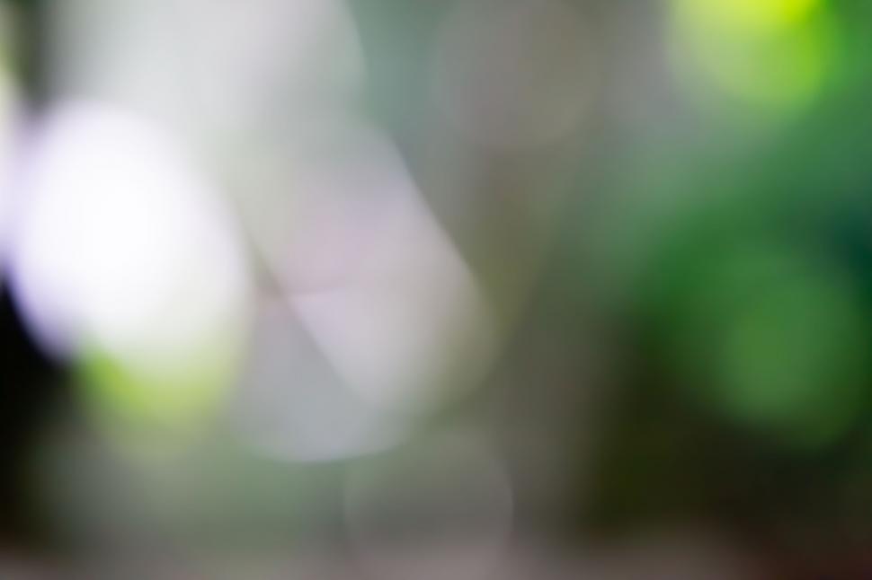 Free Image of Bokeh effect with green and white highlights 