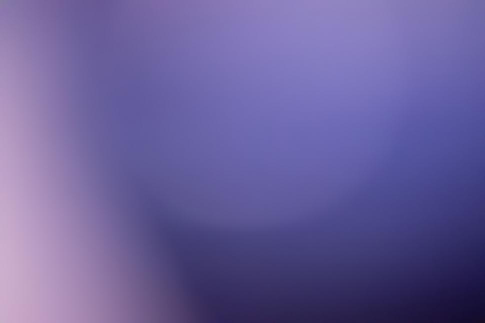 Free Image of Smooth purple and blue gradient blur 