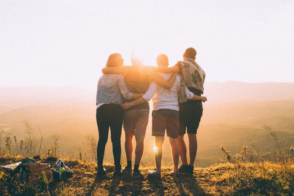 Free Image of Group of friends enjoying a sunset together 