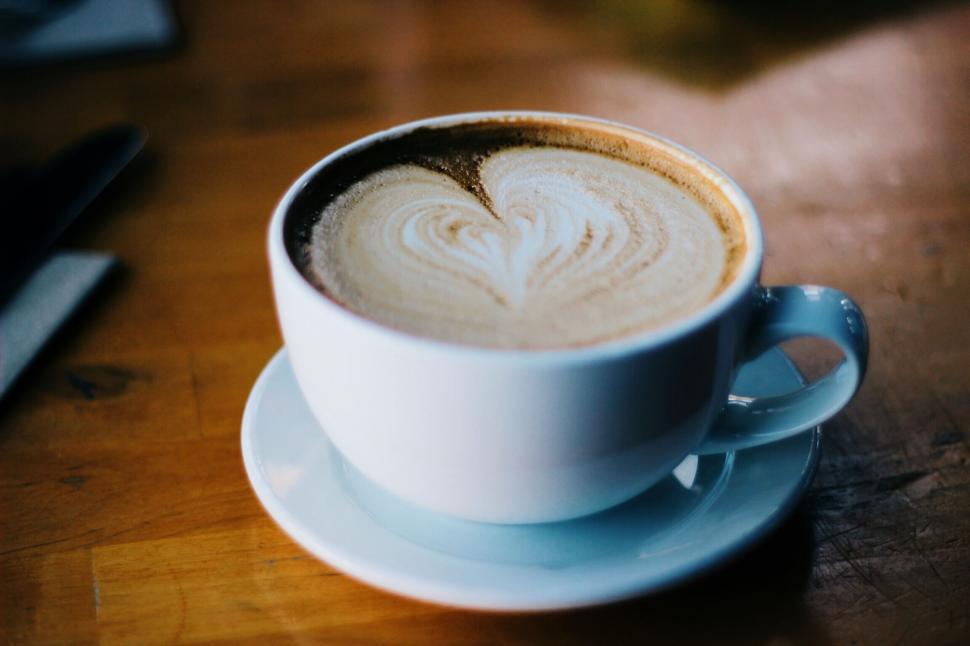 Free Image of Heart-shaped foam on a coffee cup 