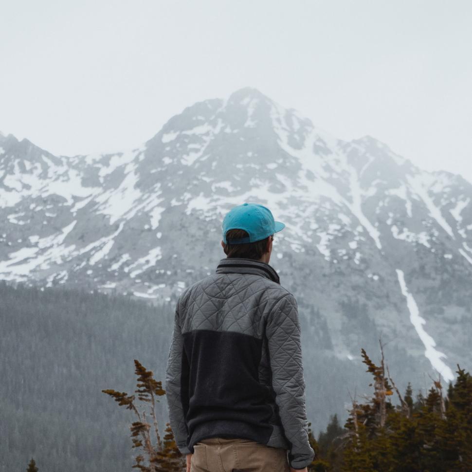 Free Image of Man standing against mountain backdrop 