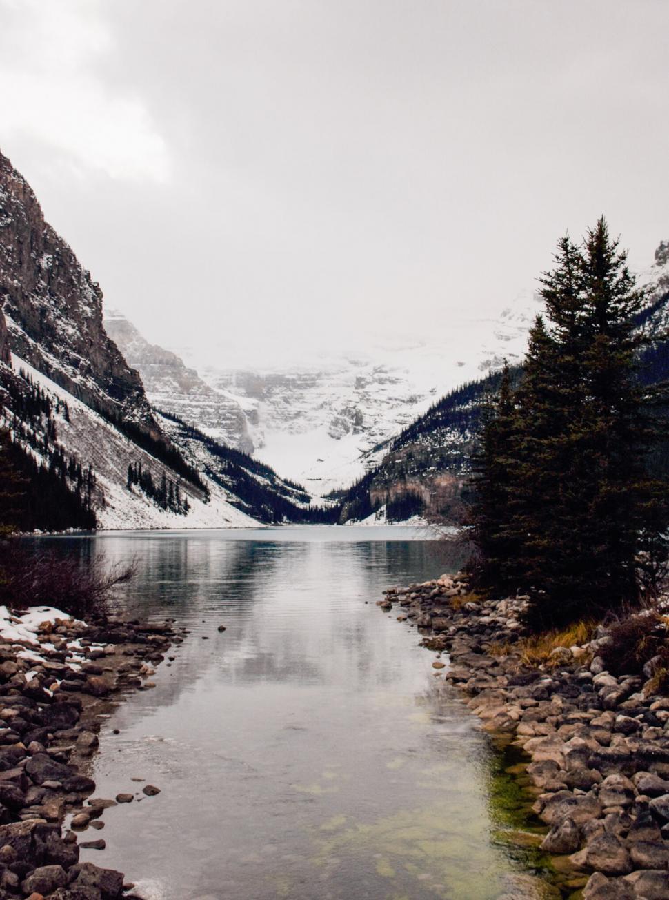 Free Image of Serene Mountain Lake with Snowy Peaks 