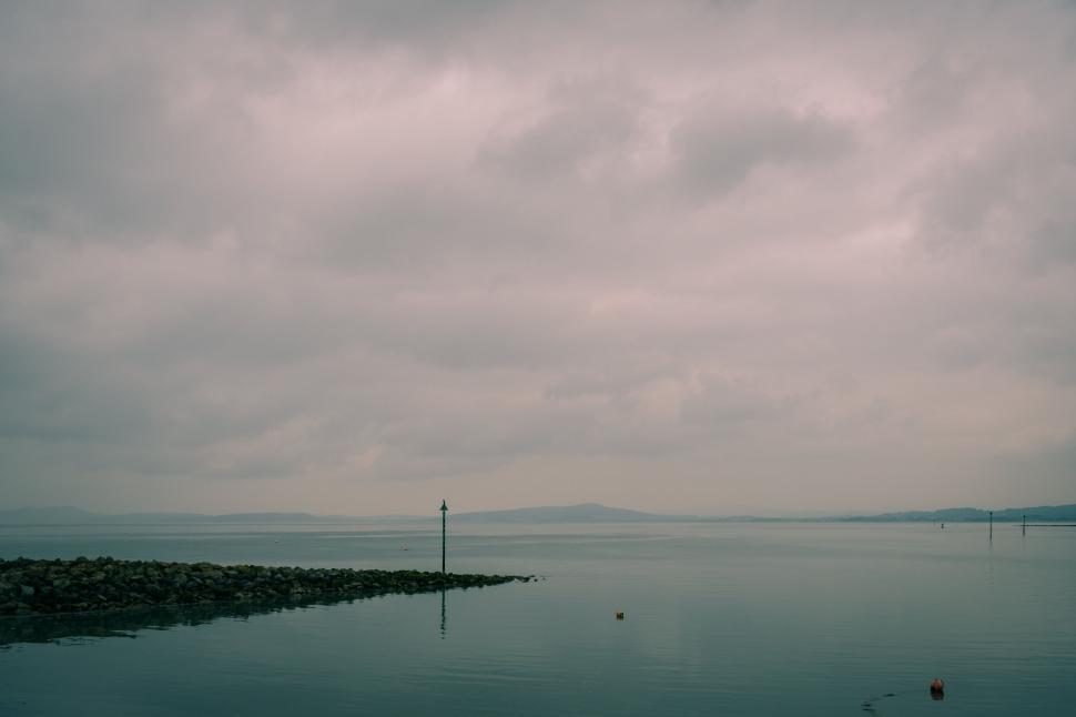 Free Image of Serene lake view with overcast skies 