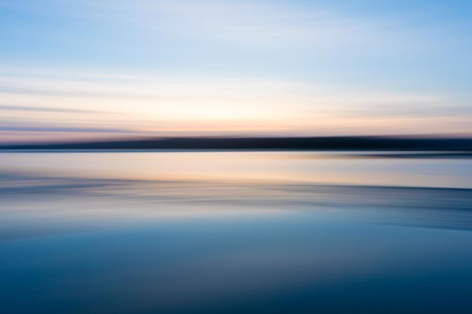 Free Image of Blurry sunset over a calm lake 