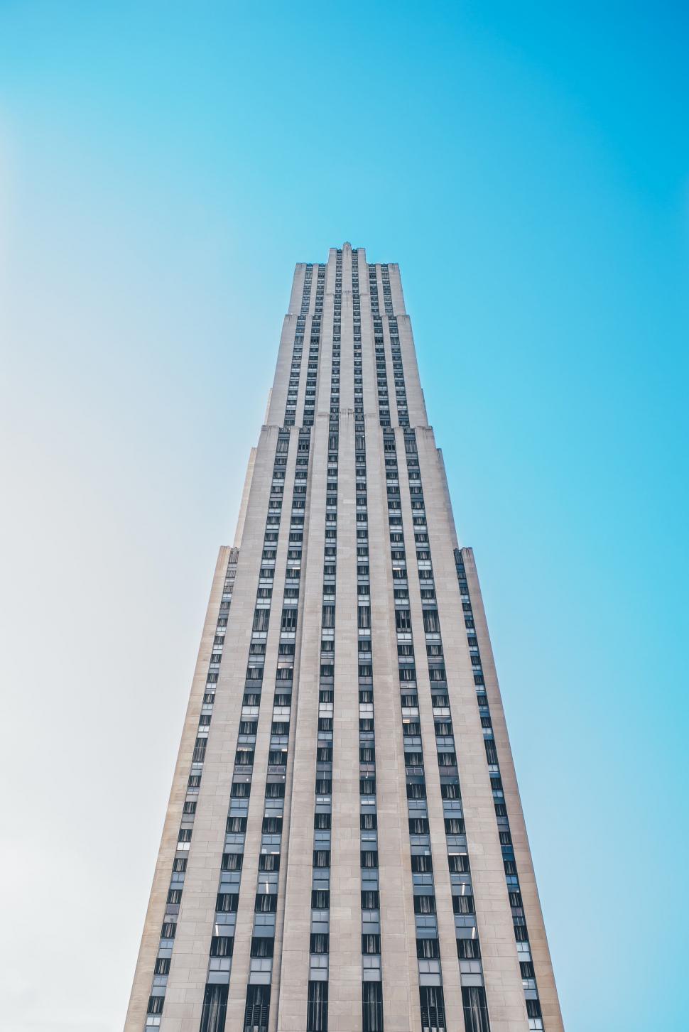 Free Image of Tall skyscraper against a blue sky 