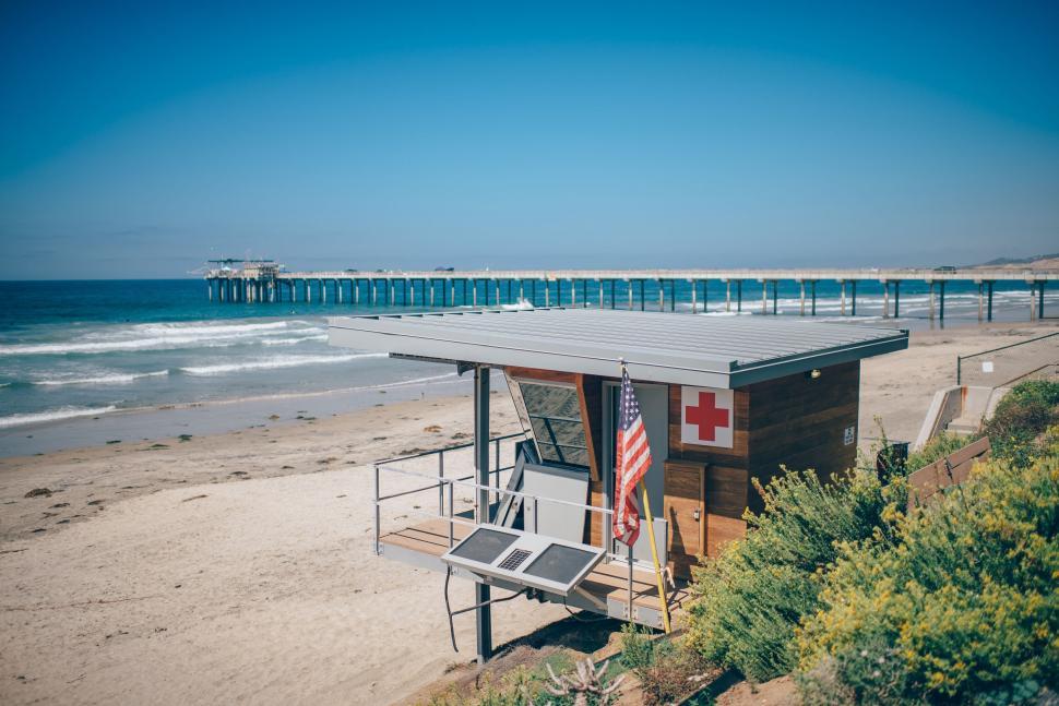 Free Image of Lifeguard station on sunny beach 