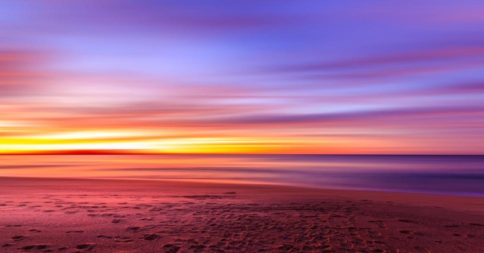 Free Image of Tranquil beach landscape with purple skies 