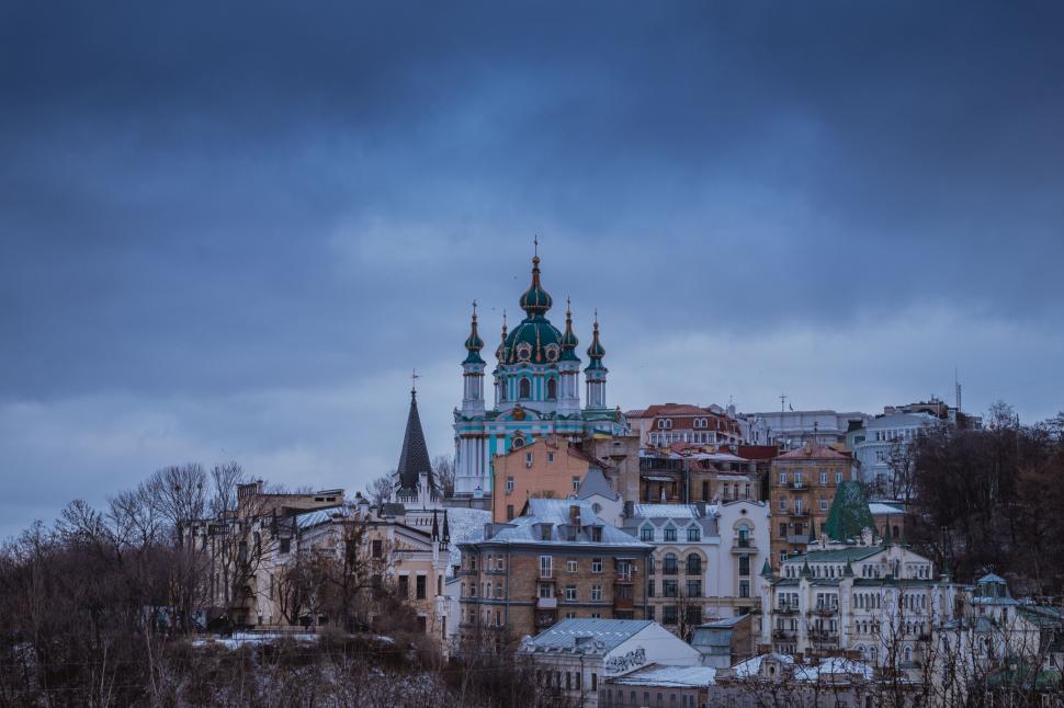 Free Image of Historic architecture on a cloudy day 