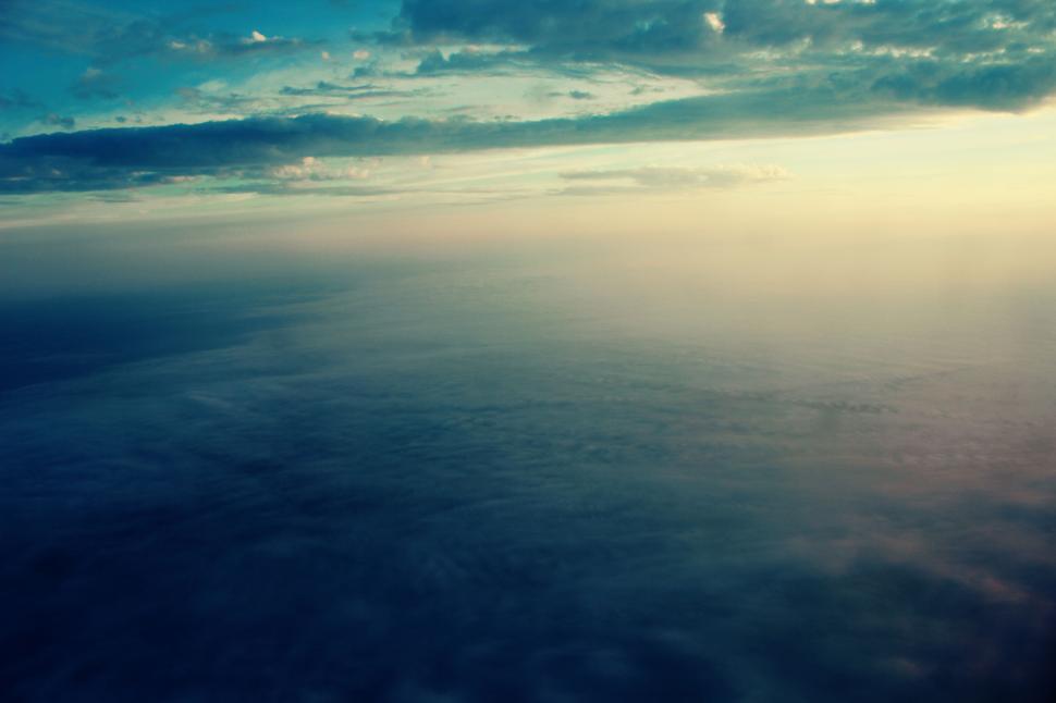 Free Image of Aerial view of ocean and clouds at dusk 