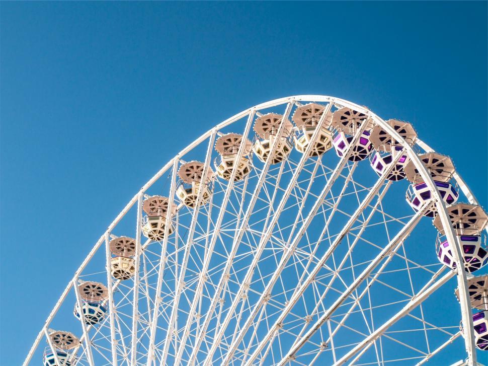 Free Image of White Ferris wheel against deep blue sky 