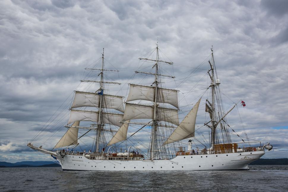 Free Image of Sailing ship with tall masts at sea 