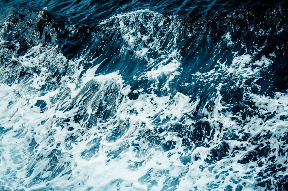 Free Image of Foamy ocean waves in close-up 