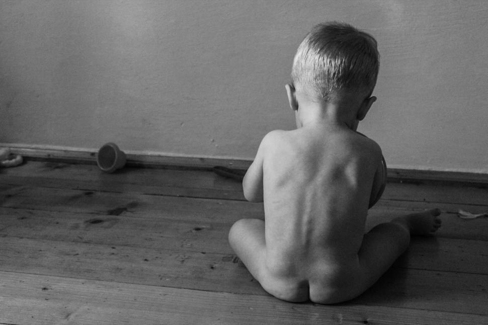 Free Image of Black and white photo of sitting child 