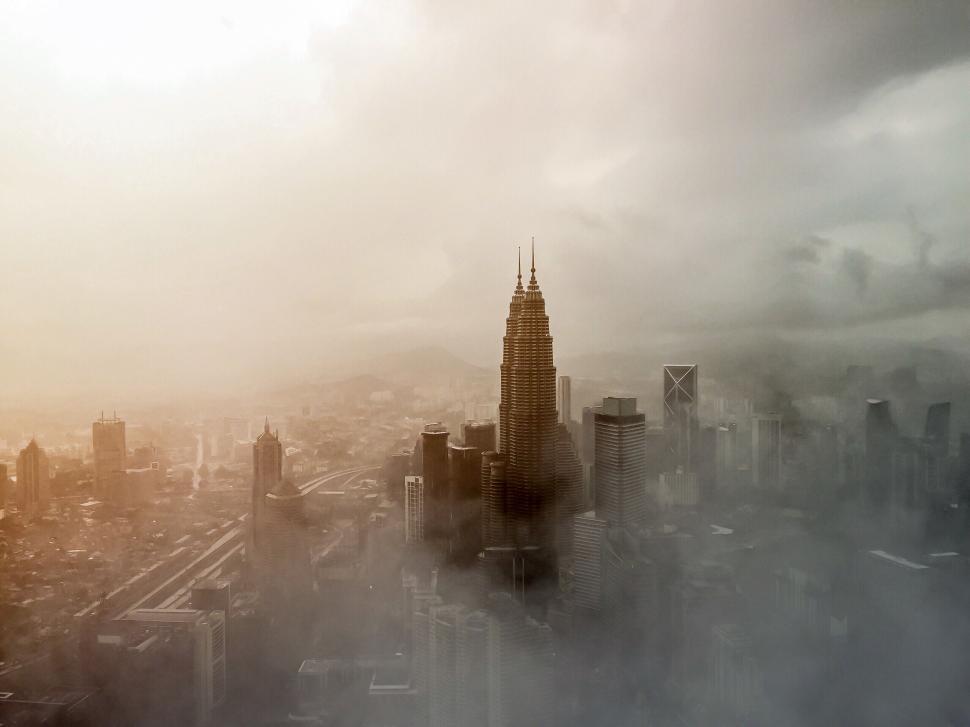 Free Image of Skyscraper towering over misty city 