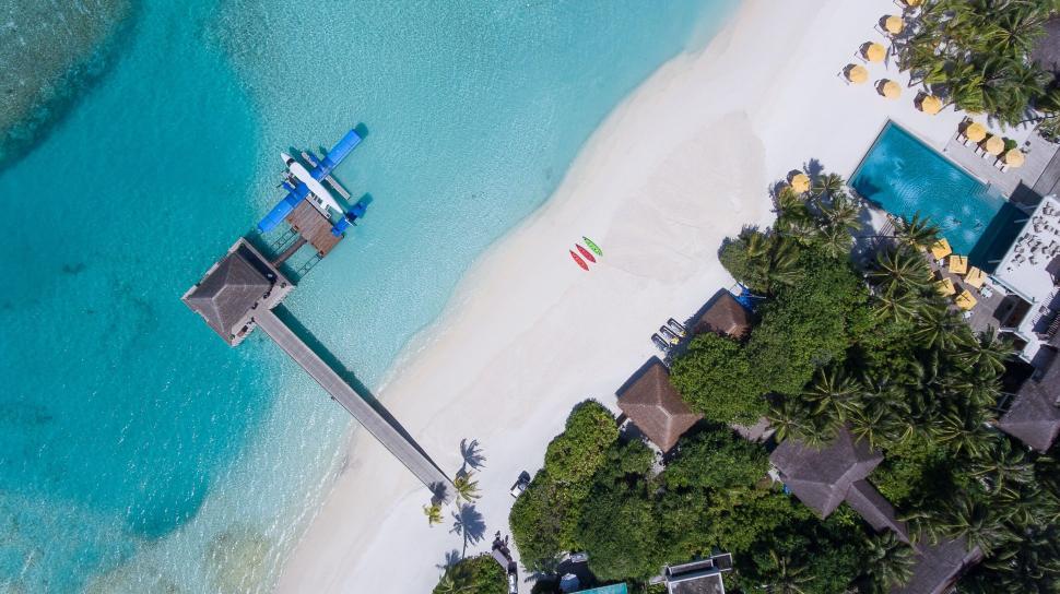 Free Image of Aerial shot of tropical resort next to beach 
