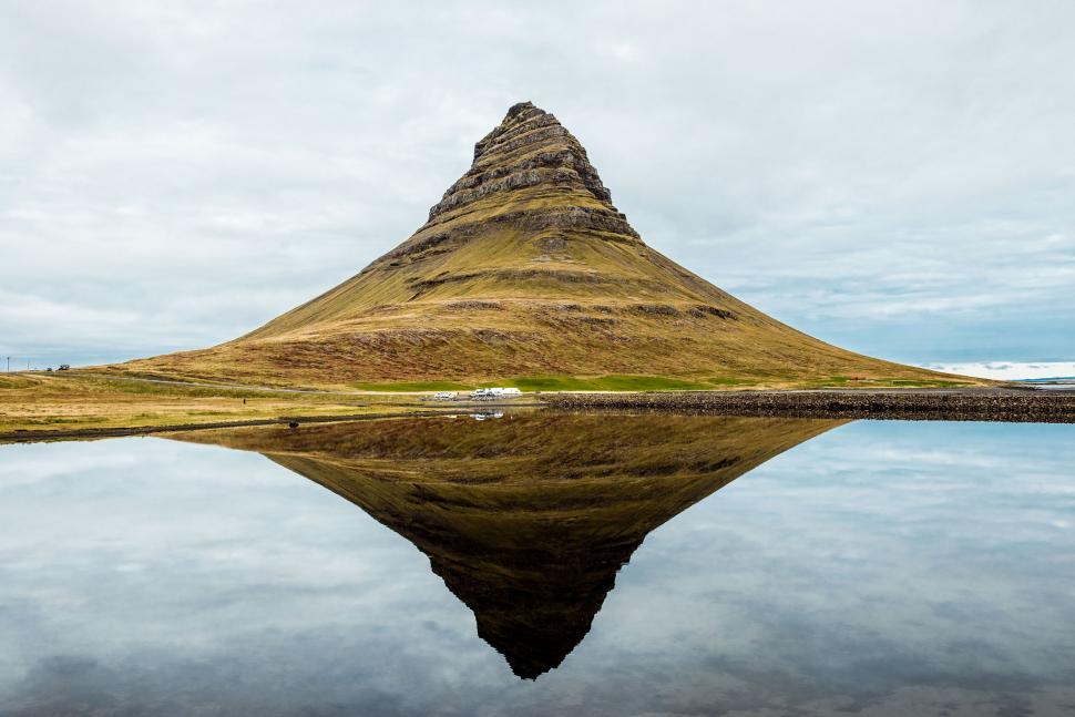 Free Image of Symmetrical reflection of Kirkjufell mountain 
