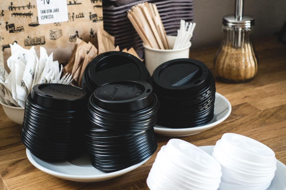 Free Image of Coffee lids and utensils at a cafe station 